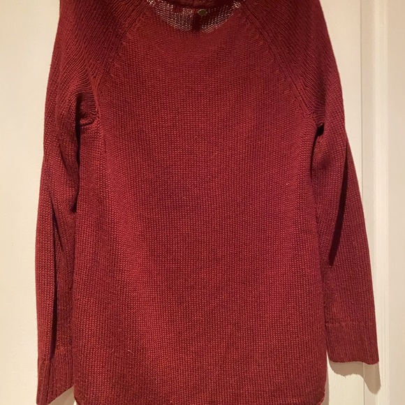 Guess sweater top - Picture 3 of 3